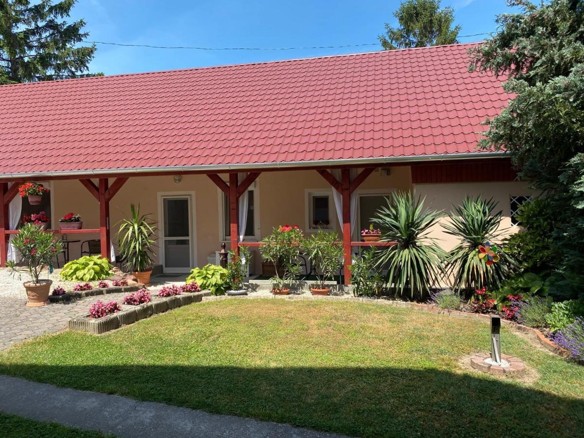 Do-Ti Apartmanhaz Balatonlelle Exterior photo